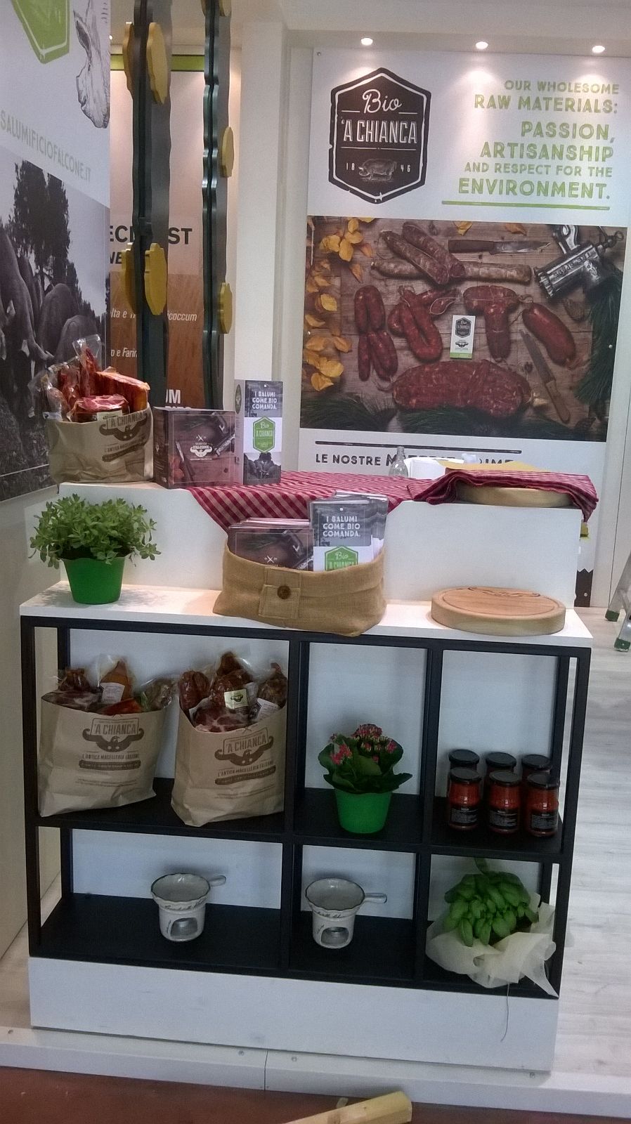 Cibus 2016 Parma presentazione della veganduja con farina di frumento e soia